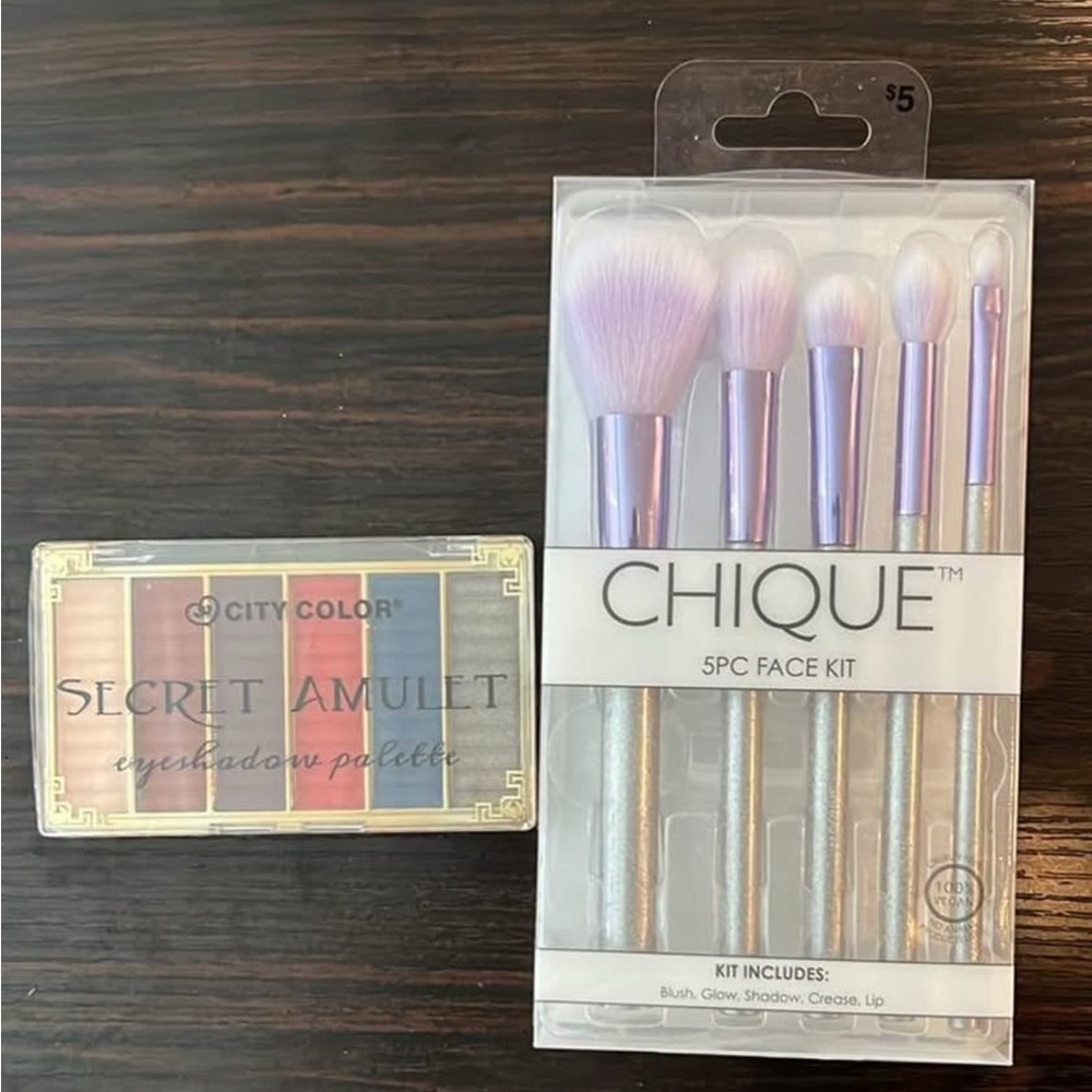 Eyeshadow Palette and Makeup Brush Set